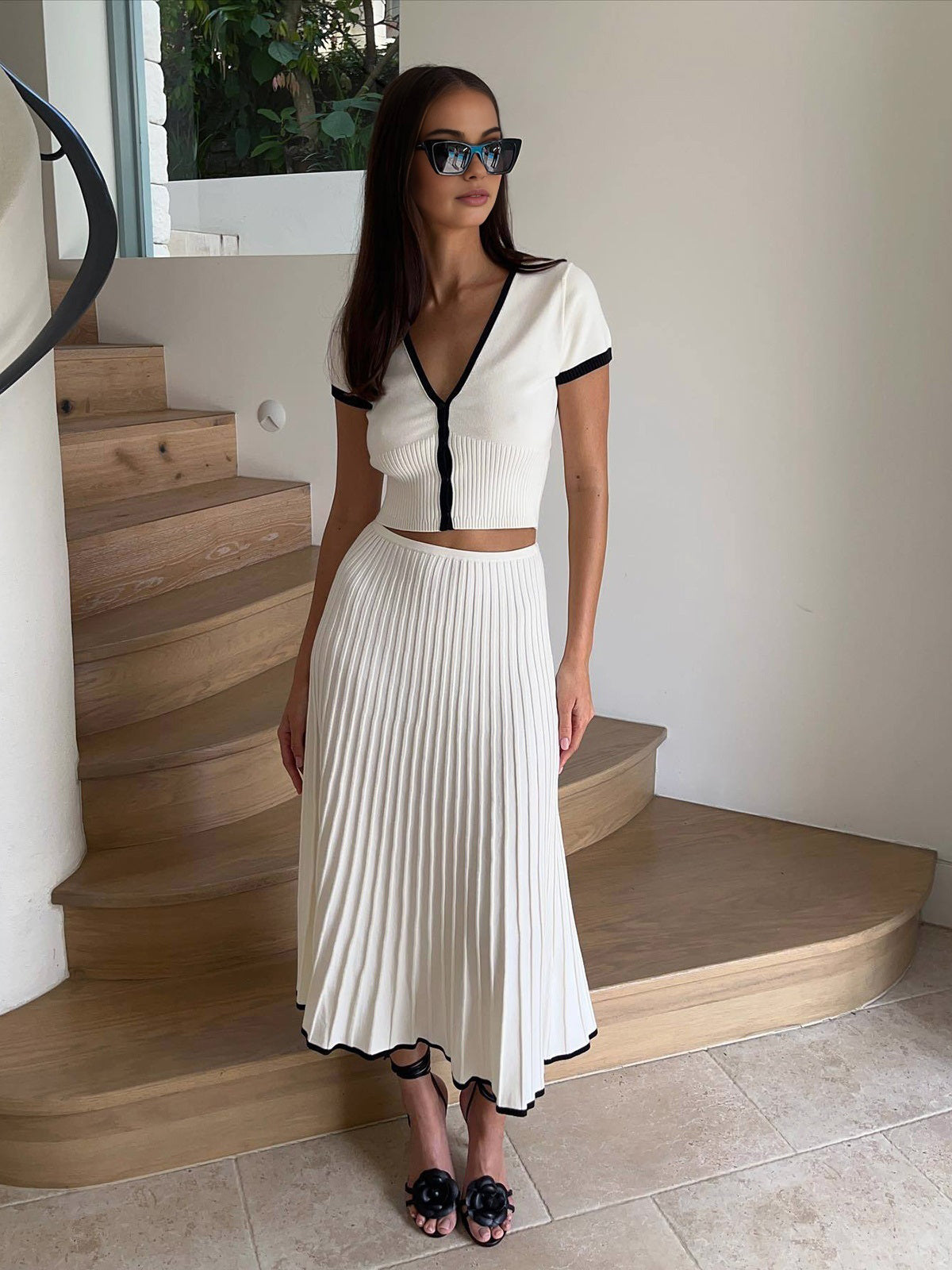 Minimalist Sweater Skirt Set with Contrast Trim